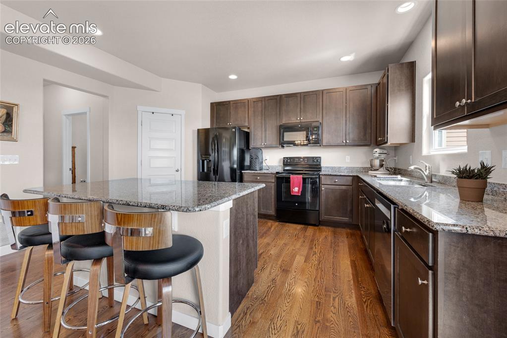 Image 13 of 47: Granite countertops