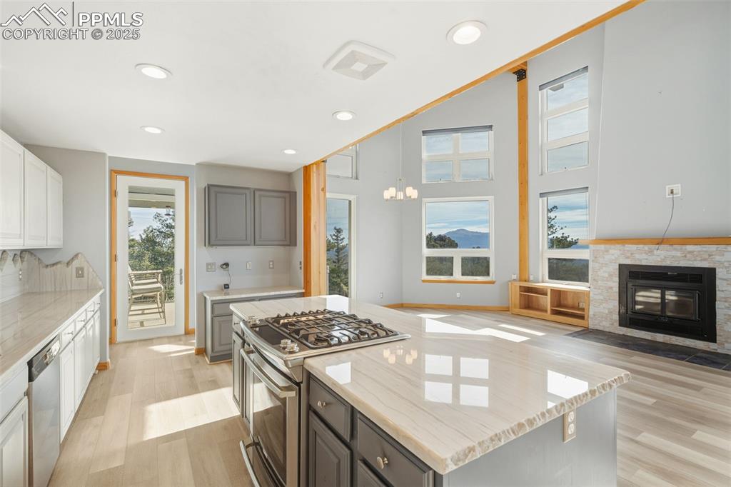 Image 42 of 50: Kitchen