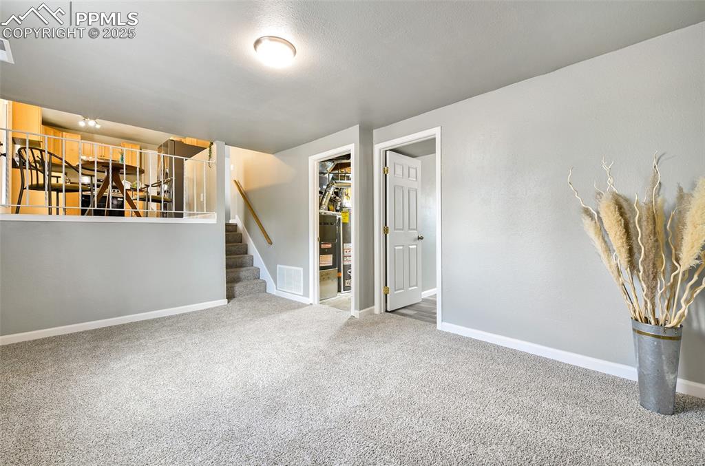 Image 10 of 37: Family Room