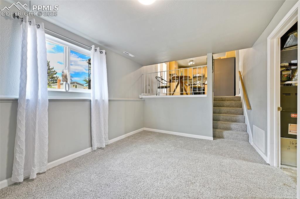 Image 11 of 37: Family Room