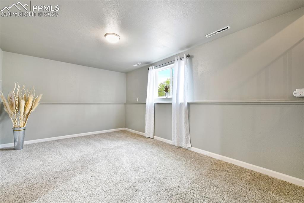 Image 17 of 37: Family Room