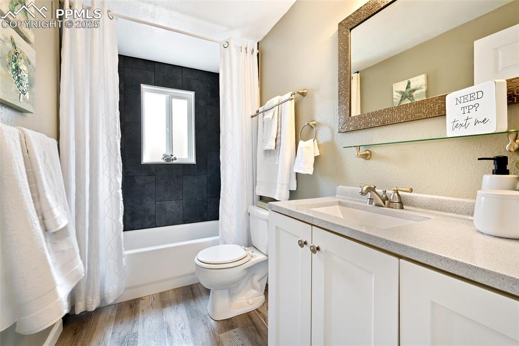 Image 18 of 37: Bathroom