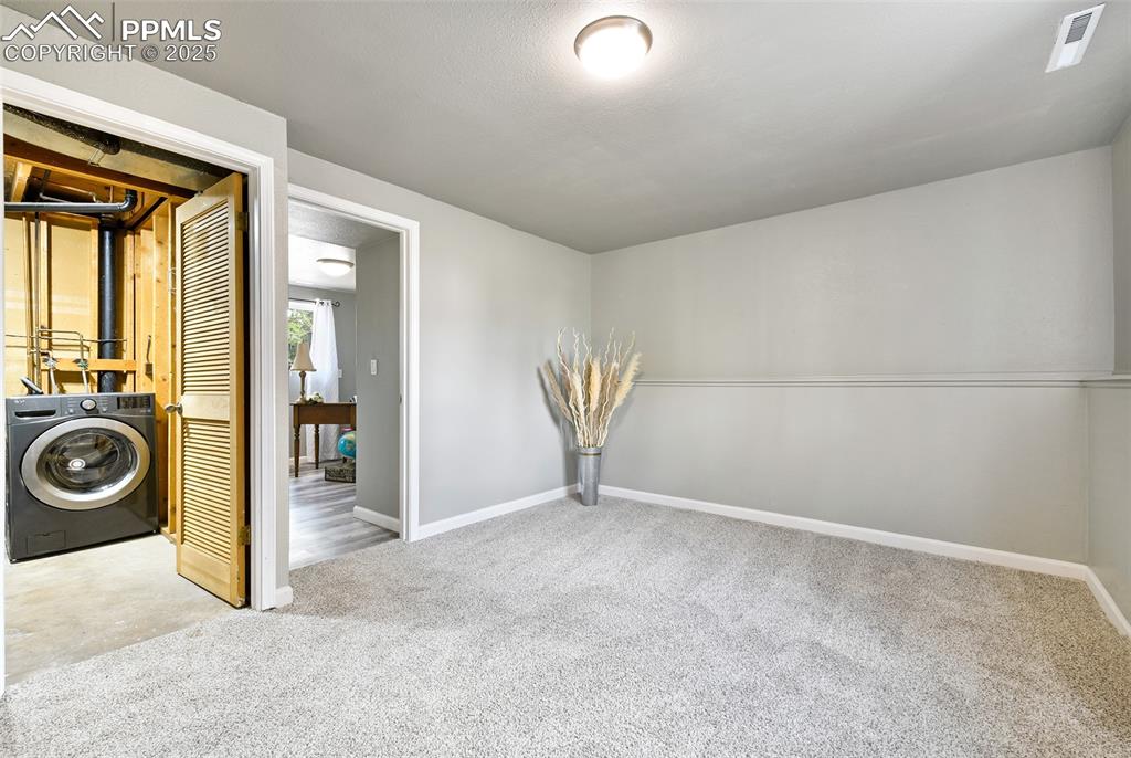 Image 19 of 37: Family Room