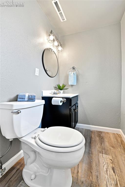 Image 33 of 37: Bathroom