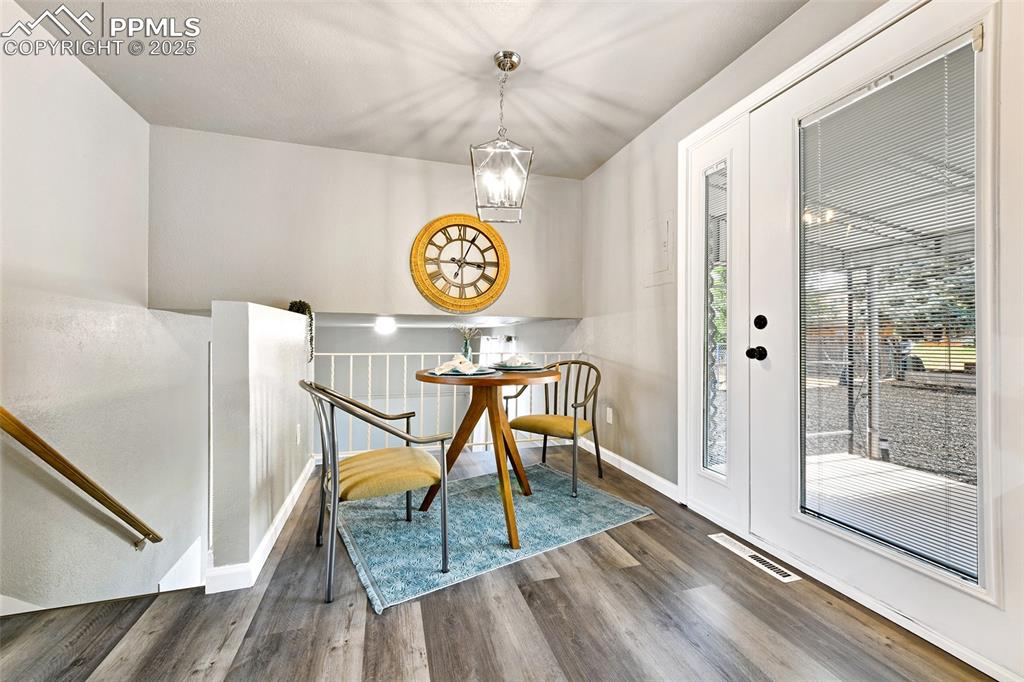 Image 9 of 37: Dining Area