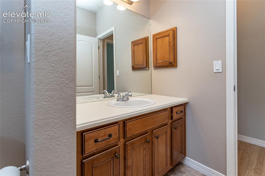 Image 11 of 50: Bathroom