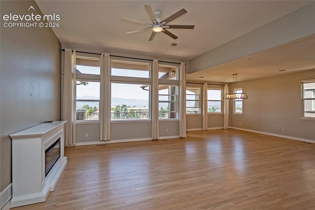 Image 12 of 50: Living Room
