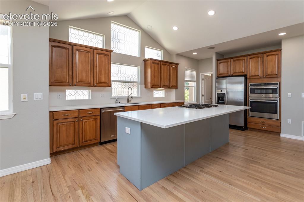Image 16 of 50: Kitchen