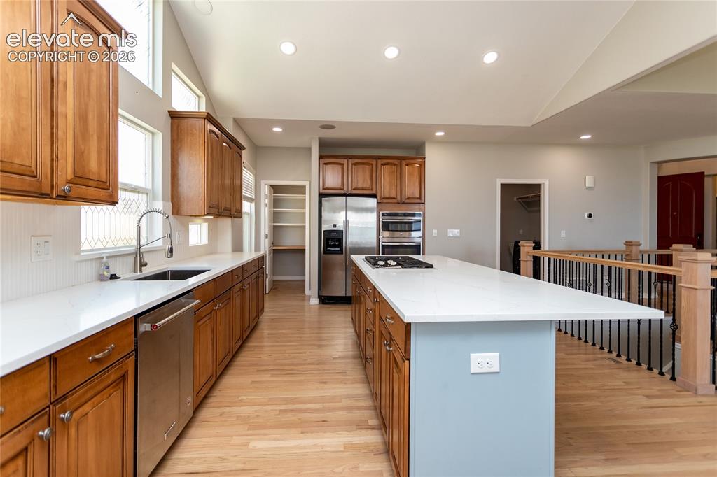 Image 19 of 50: Kitchen