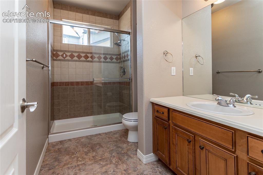 Image 9 of 50: Bathroom