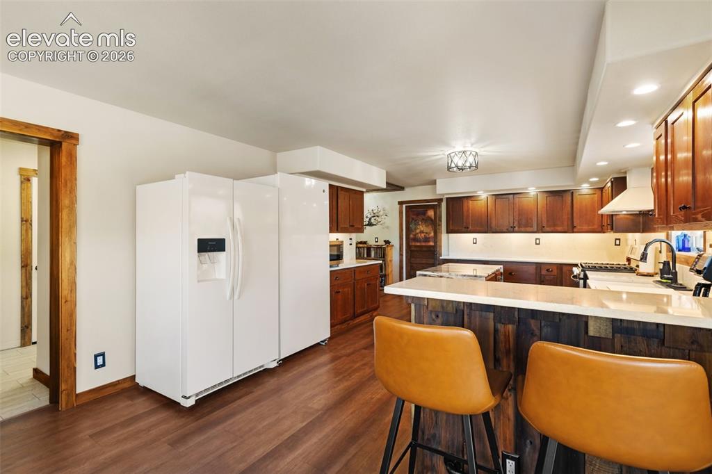 Image 19 of 50: Kitchen