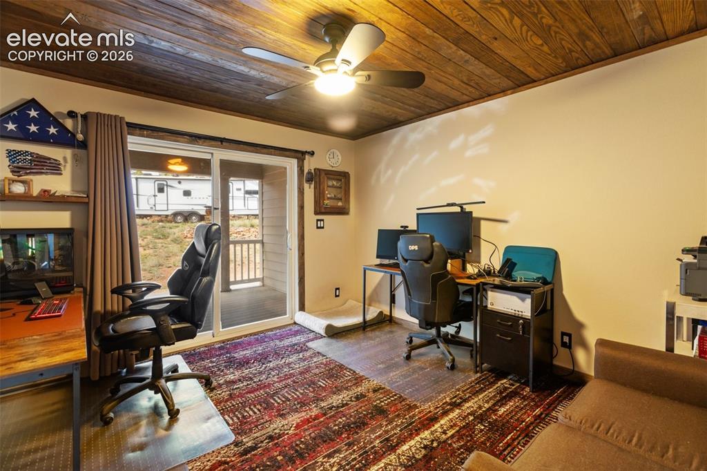 Image 38 of 50: Office walk-out. The perfect space for gamers or e commuters. 