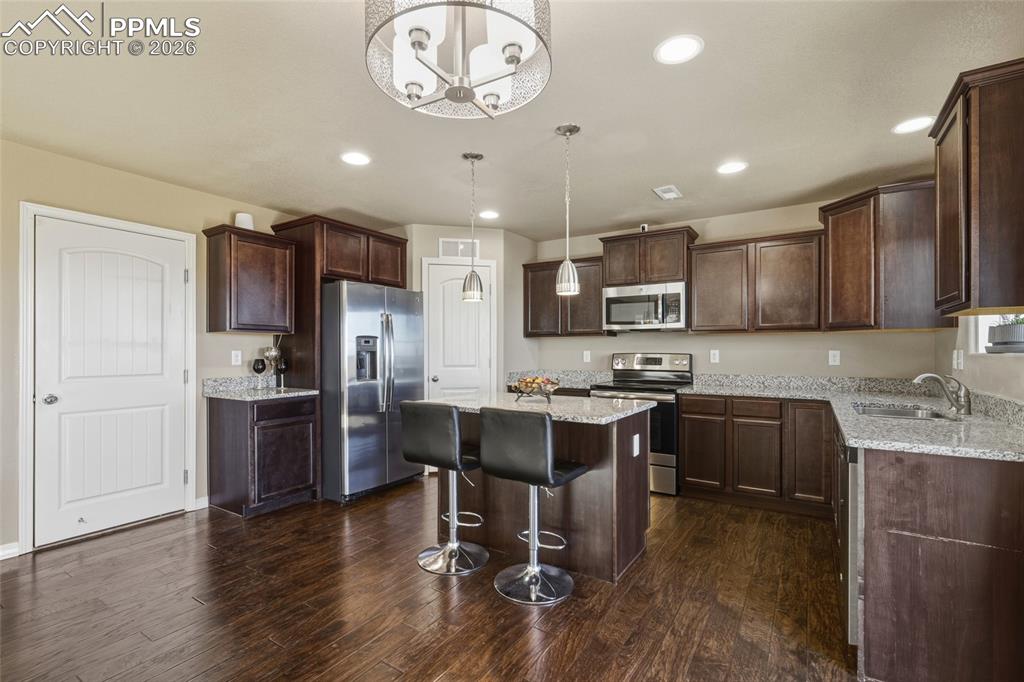 Image 7 of 28: Kitchen