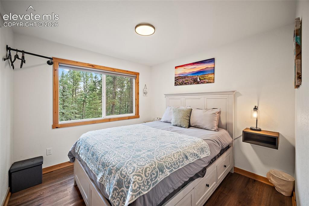 Image 11 of 27: Bedroom