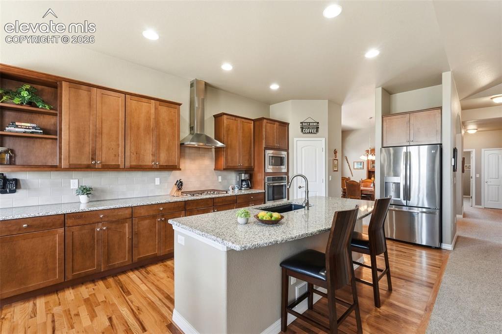 Image 10 of 50: Kitchen