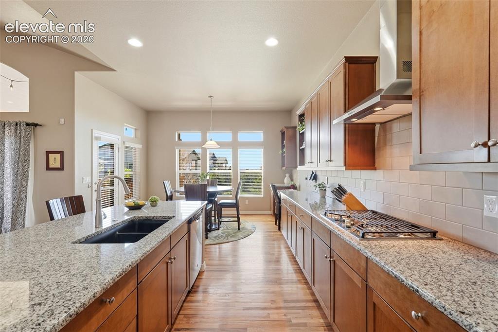 Image 8 of 50: Kitchen