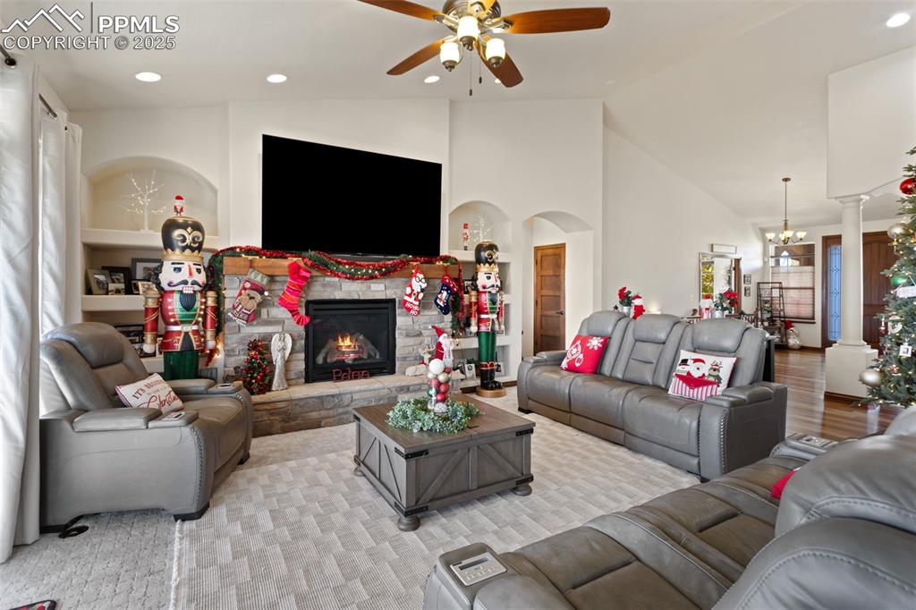 Image 13 of 50: Living Room