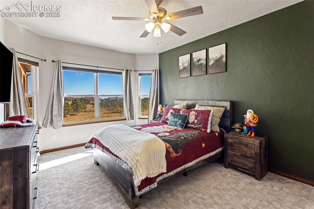 Image 25 of 50: Bedroom