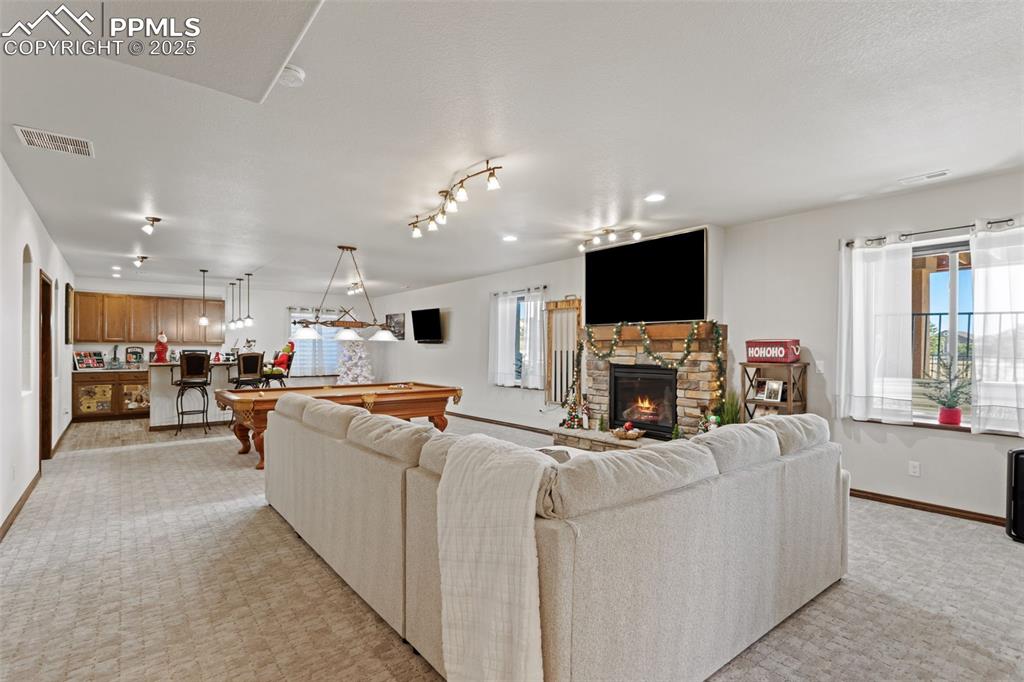 Image 28 of 50: Living Room