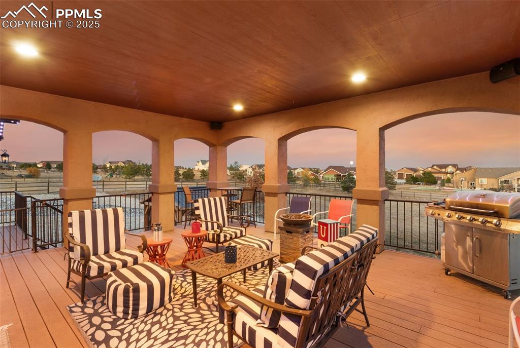 Image 44 of 50: Deck