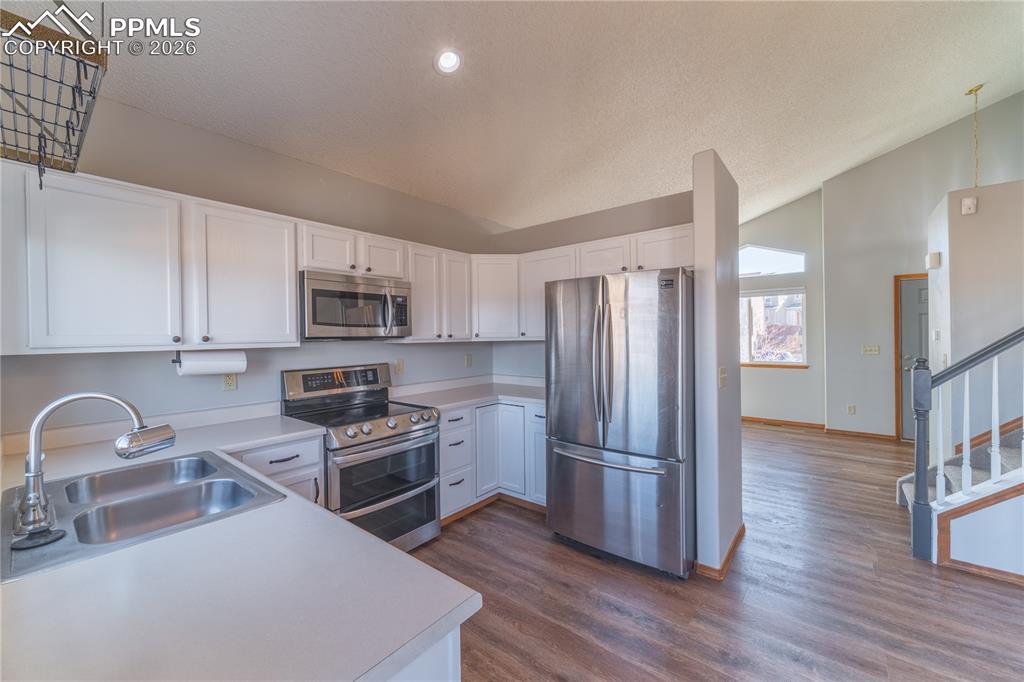 Image 9 of 35: Kitchen