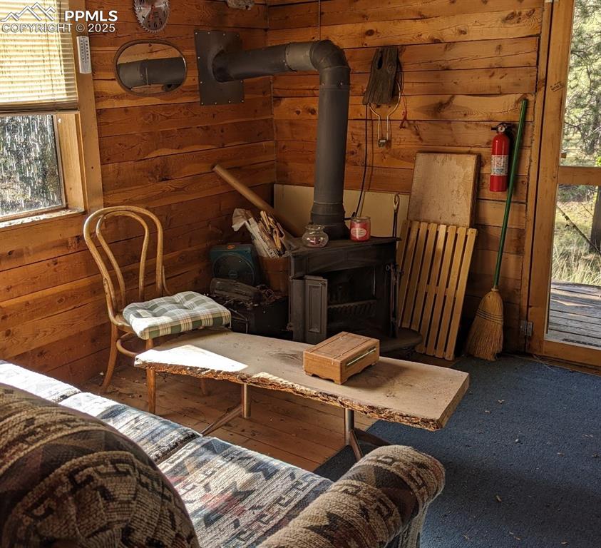 Image 7 of 11: Living Room