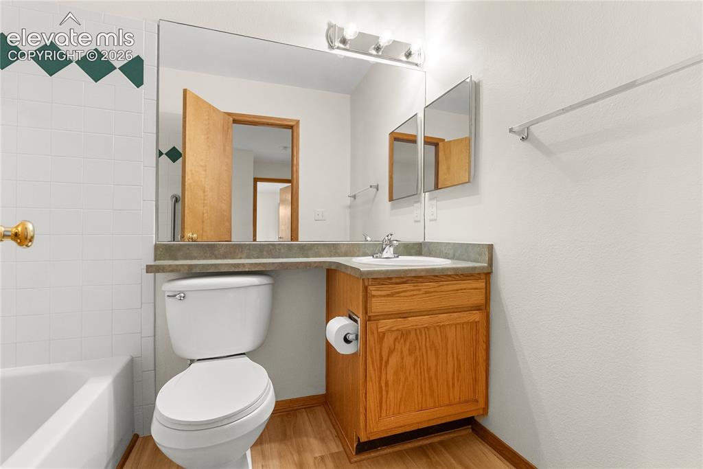 Image 14 of 45: Bathroom