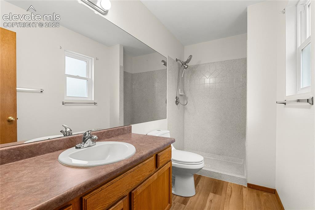 Image 21 of 45: Bathroom