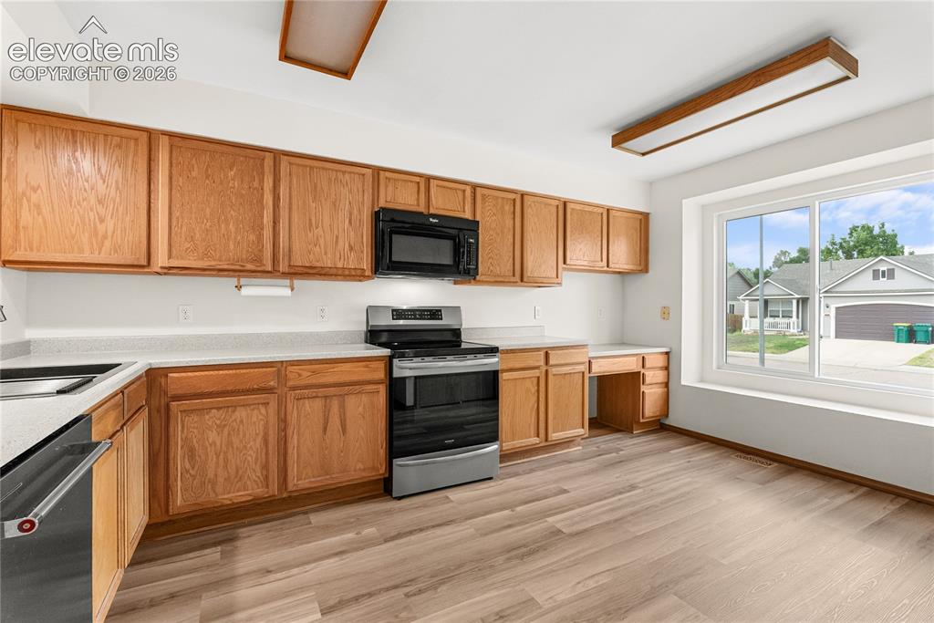 Image 6 of 45: Kitchen