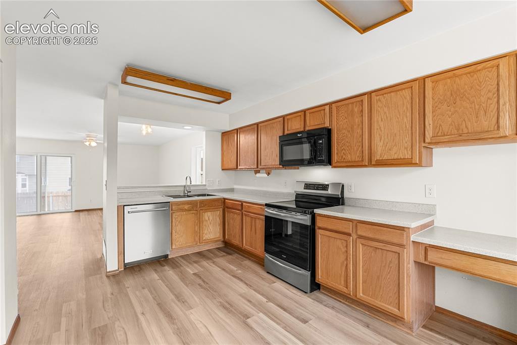 Image 7 of 45: Kitchen