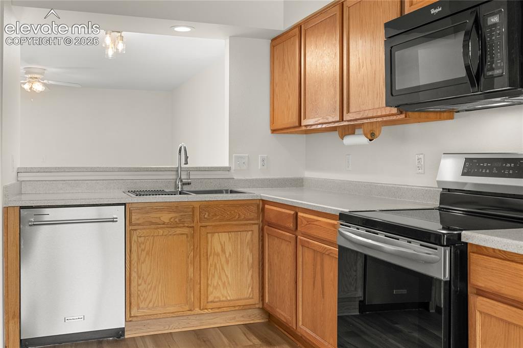 Image 8 of 45: Kitchen