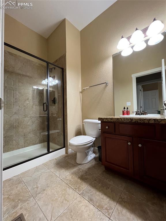 Image 17 of 27: Main Bathroom