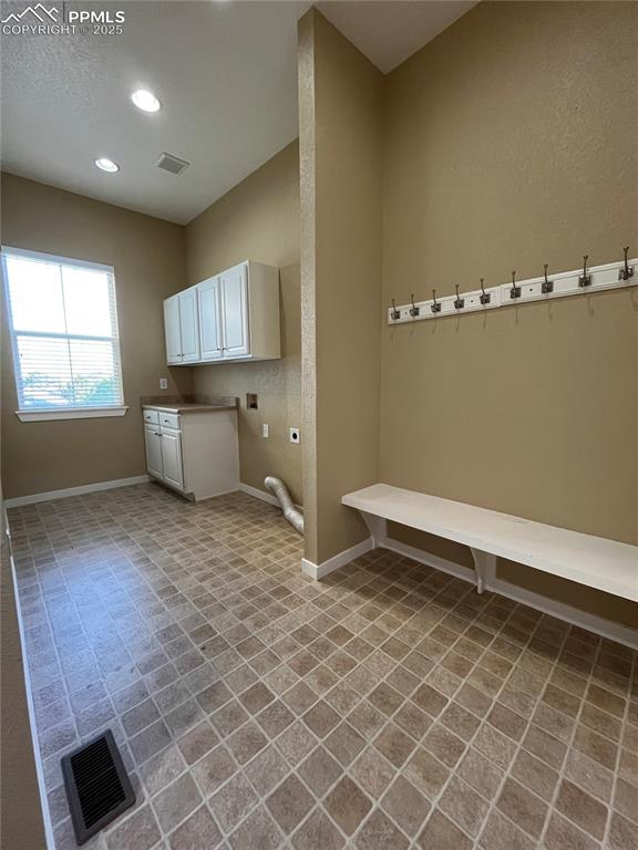 Image 20 of 27: Laundry/Mud Room