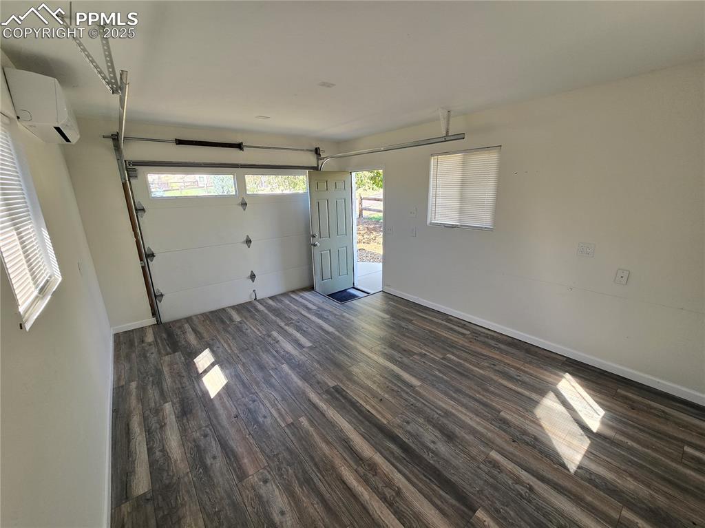 Image 23 of 27: Office / Workshop Interior