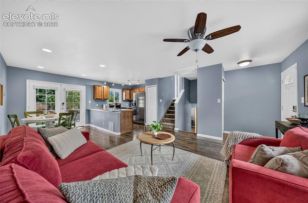 Image 19 of 38: Living Room