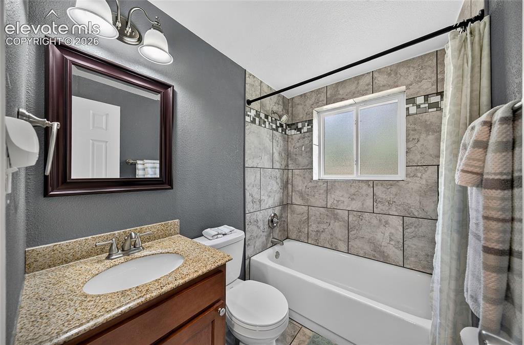 Image 26 of 38: Bathroom