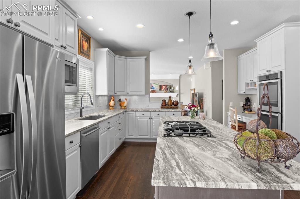Image 16 of 47: Kitchen
