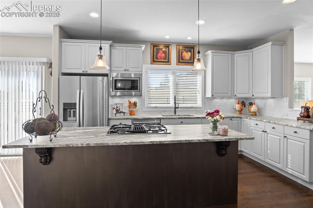 Image 17 of 47: Kitchen