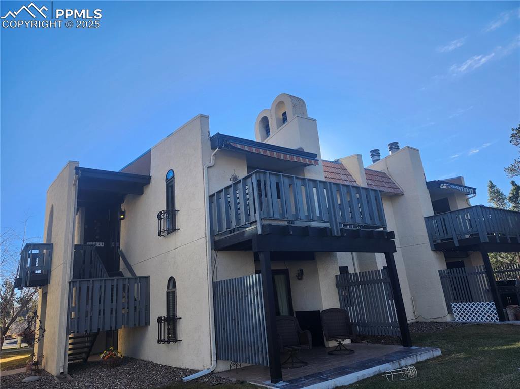 Image 22 of 27: Back of Structure