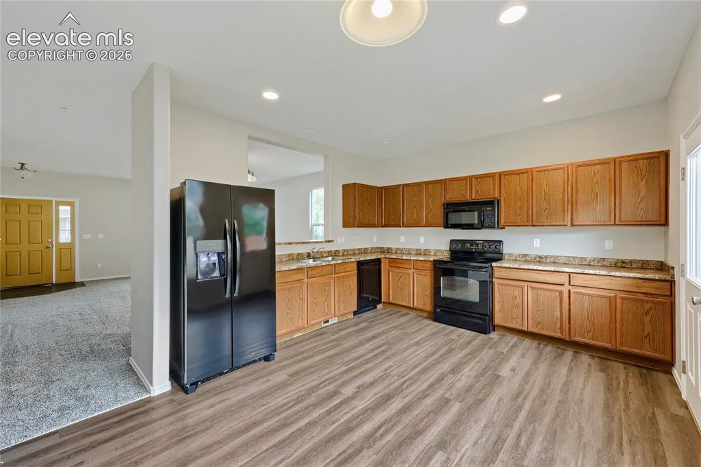 Image 10 of 29: Kitchen