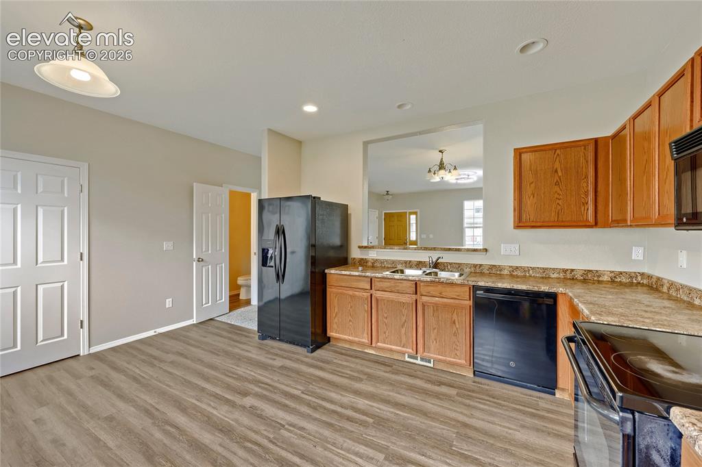 Image 12 of 29: Kitchen
