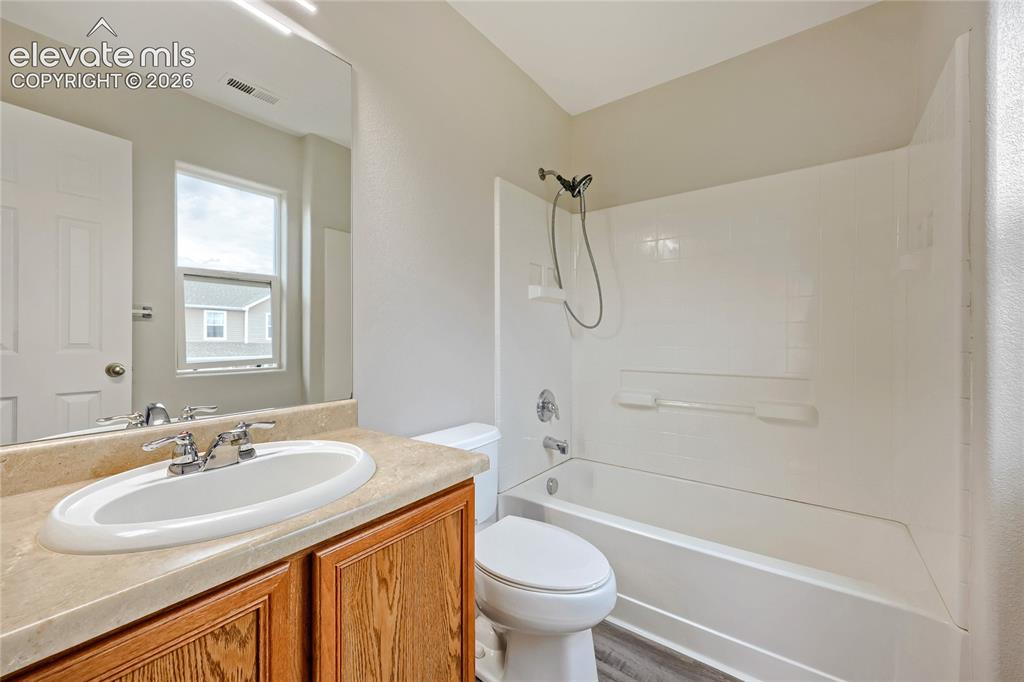 Image 17 of 29: Bathroom