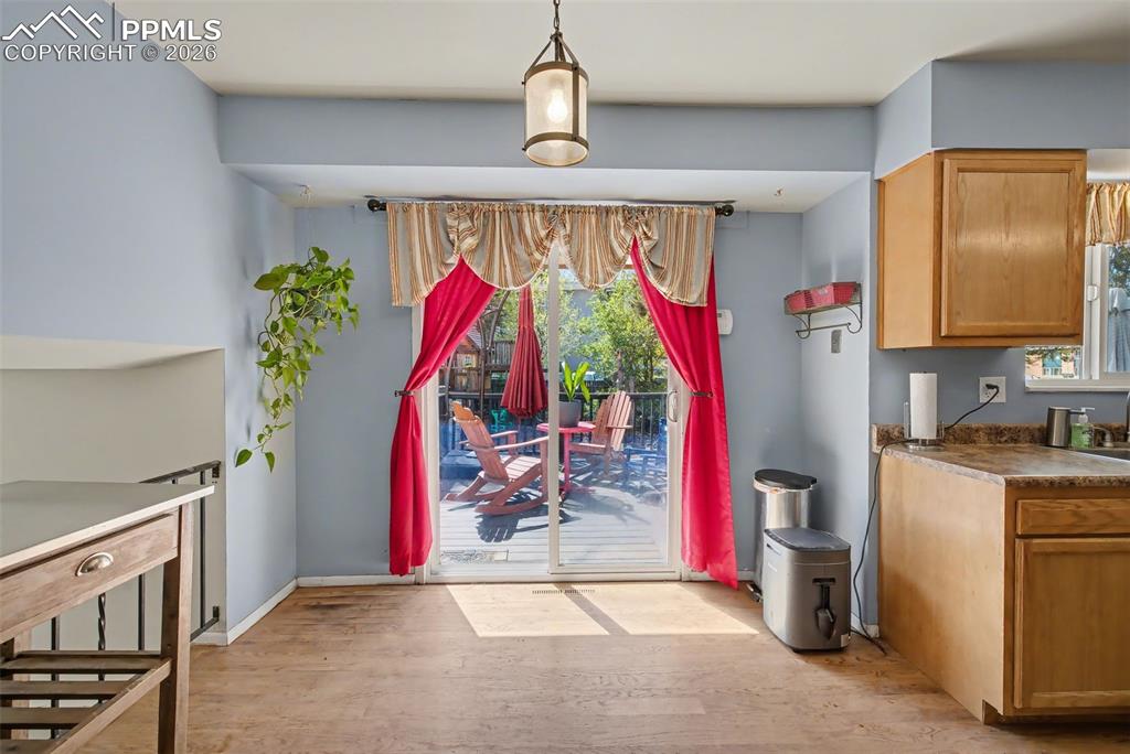 Image 14 of 37: Dining Area