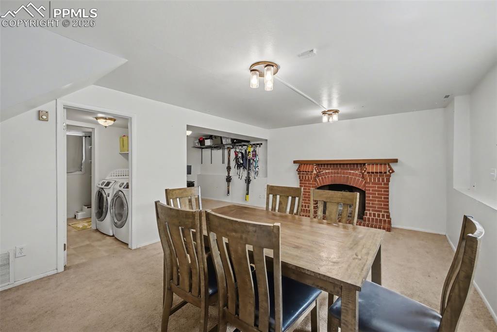 Image 18 of 37: Family Room