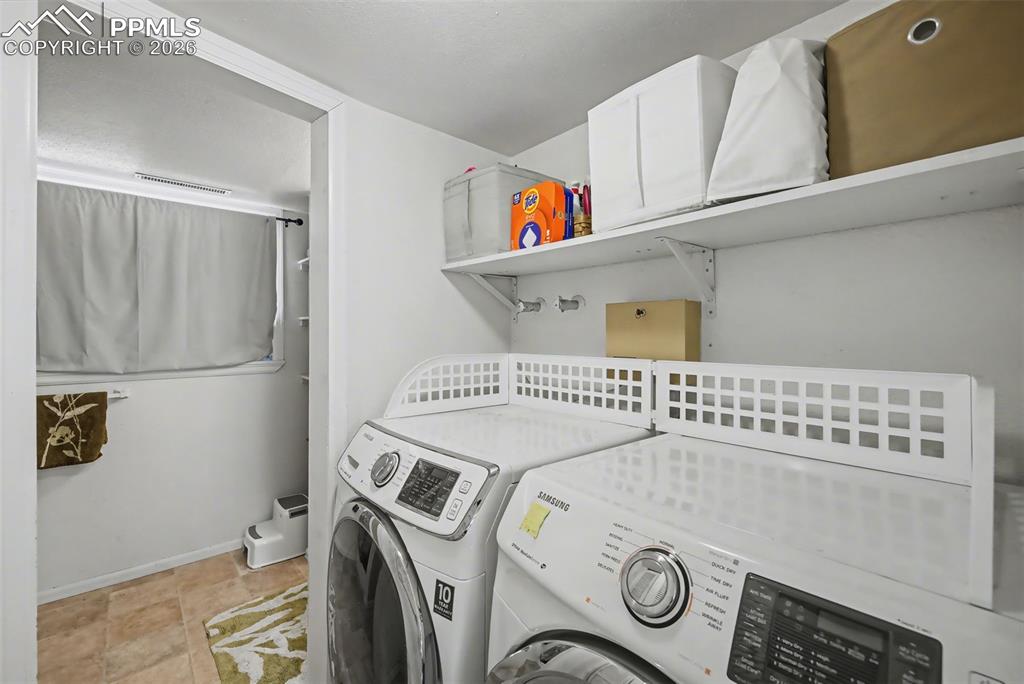 Image 23 of 37: Laundry