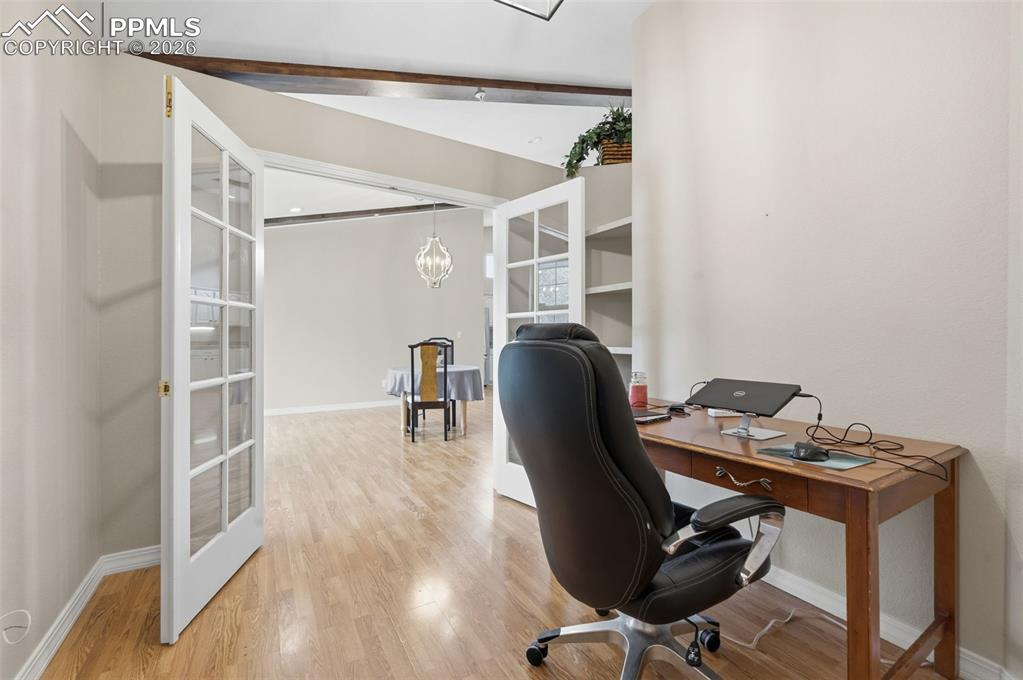 Image 16 of 50: Office