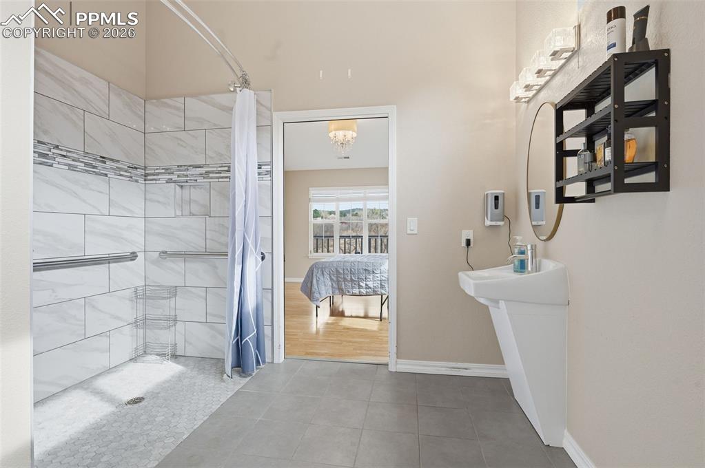 Image 24 of 50: Main level 3/4 bath between bedrooms 2&3