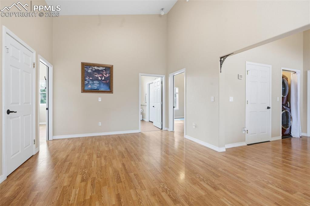 Image 9 of 50: Entry