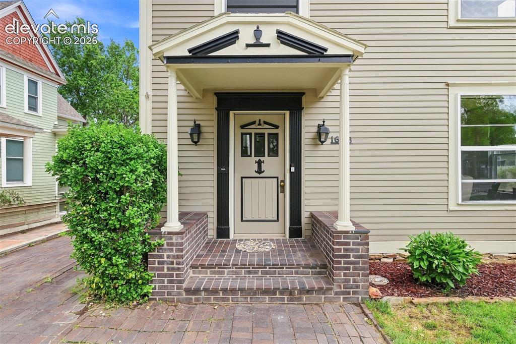 Image 8 of 50: Entry