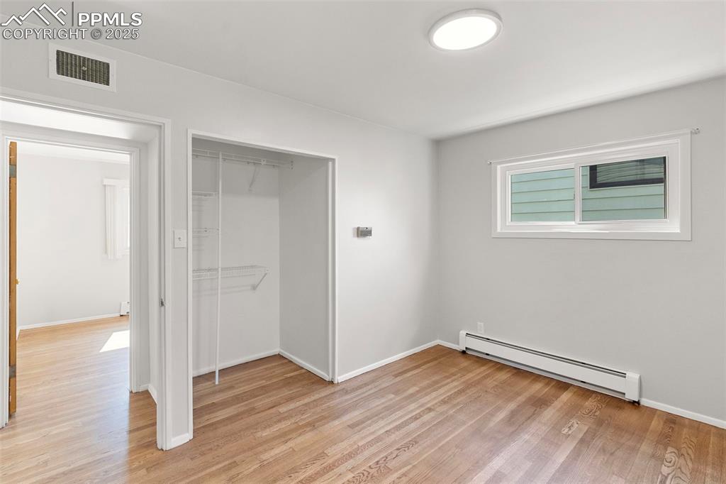 Image 14 of 27: Bedroom